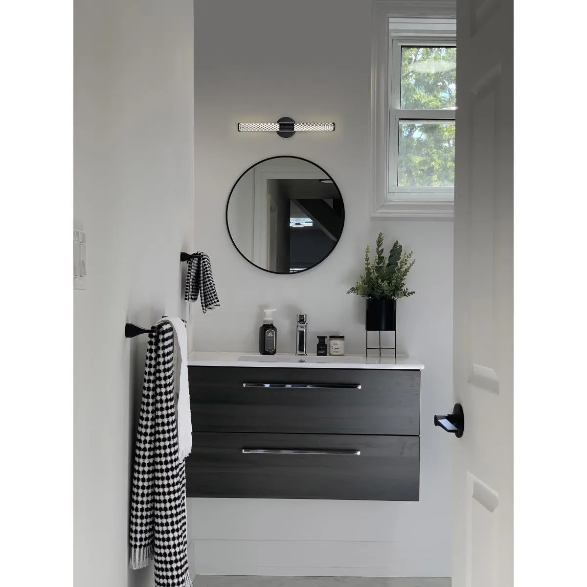 Kingsport 21" LED Bathroom Vanity Light, Matte Black Finish