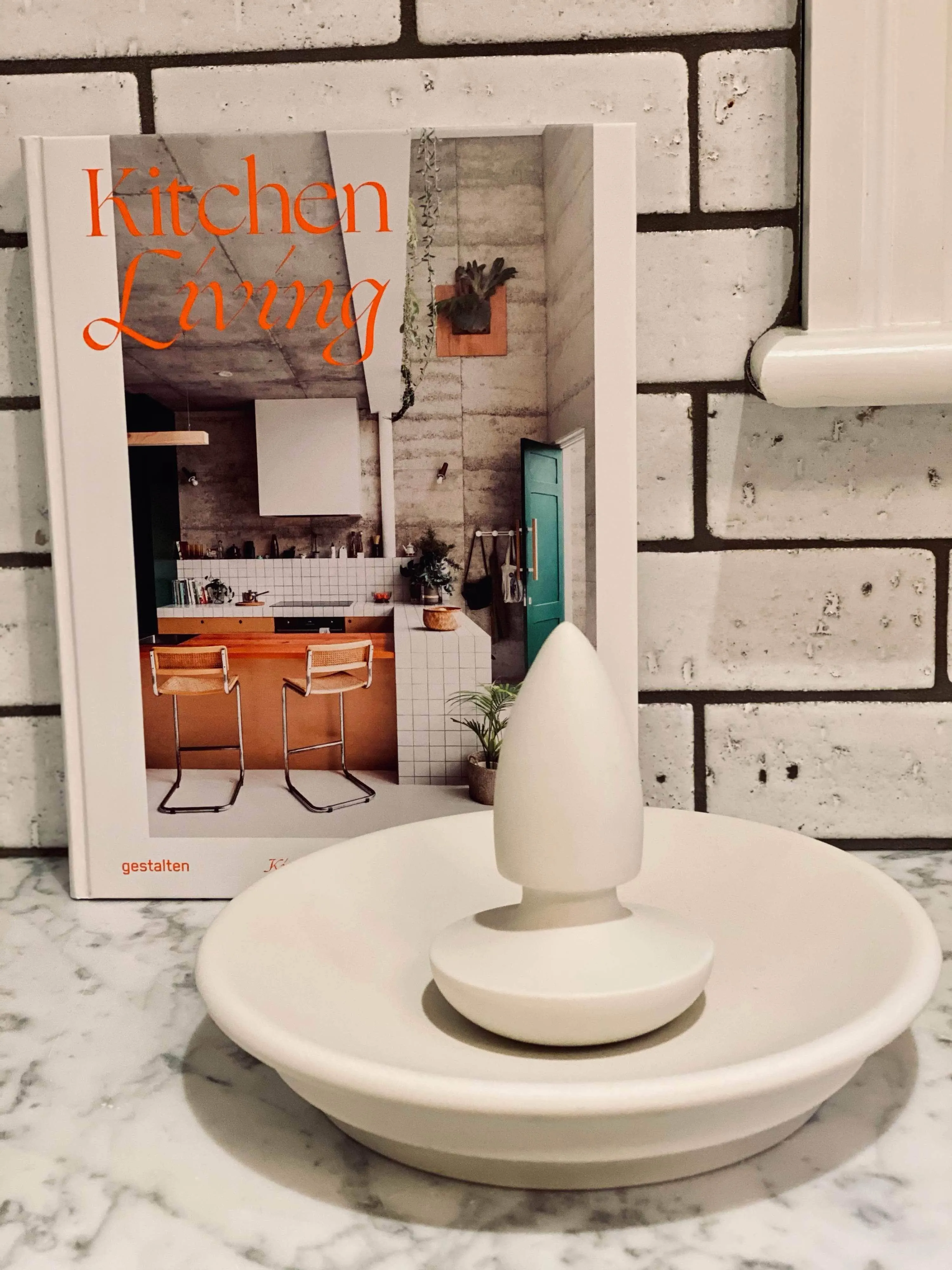 Kitchen Living: Kitchen Interiors for Contemporary Homes