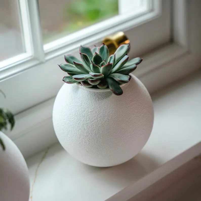 'The Wobble Pot' - A self balancing plant pot from Sliced Earth